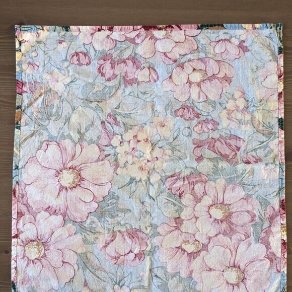 6 Vintage Handmade Cloth Napkins - Romantic Floral Print on Blue Background - Picture 6 of 7